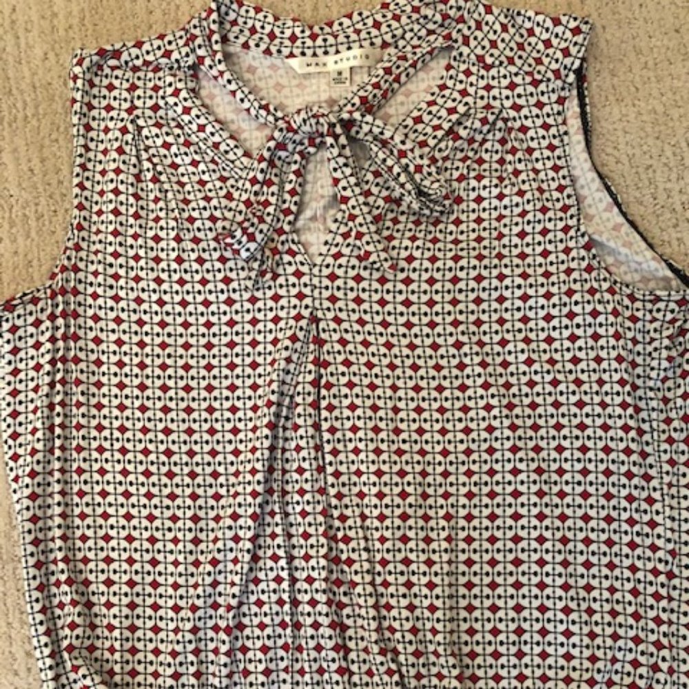 Sleeveless blouse